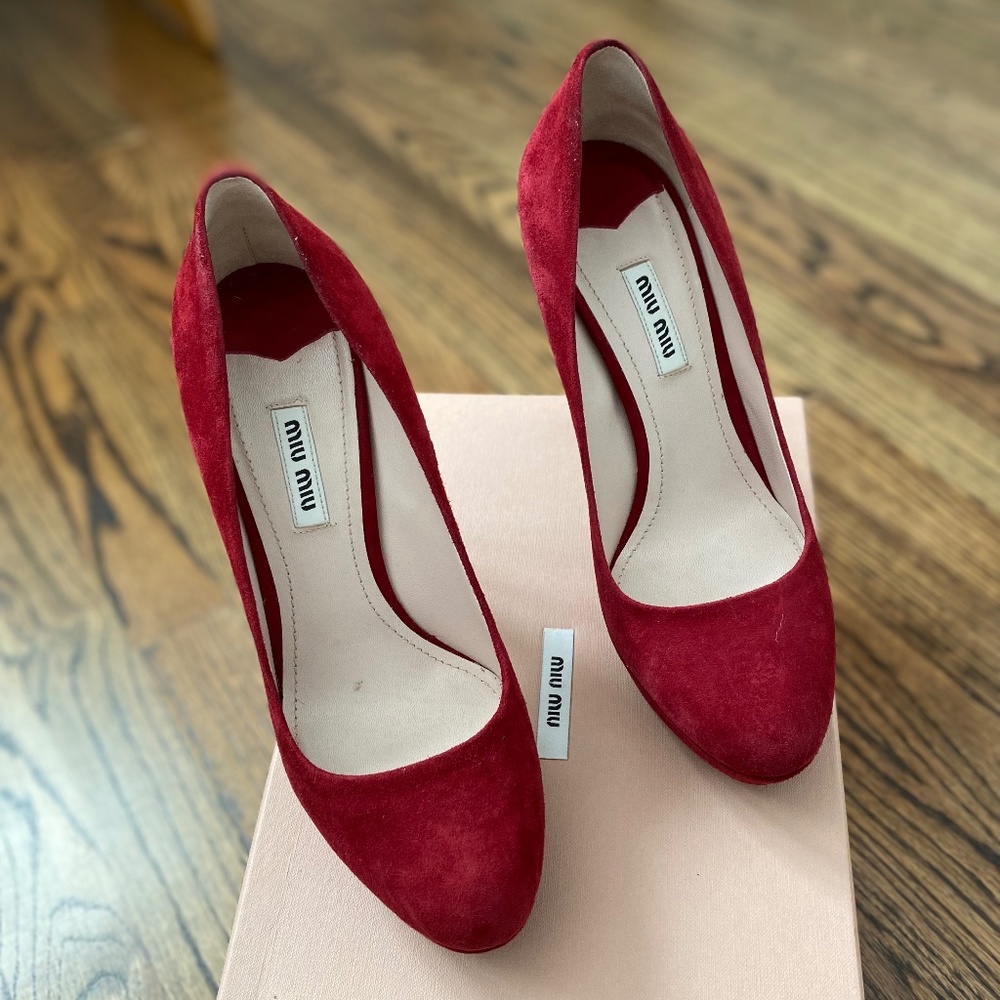 Mui Mui Red Suede Heeled Shoes. Size 38